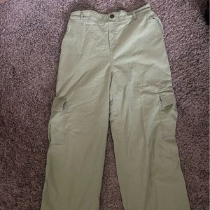 Green cargo pants / stretchy wait band